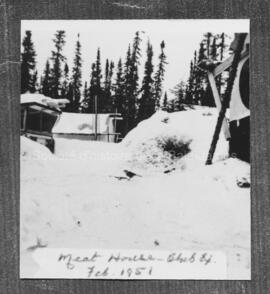 Bâtiment pour conserver la viande fraîche à la mine Chibougamau Explorers en 1951.