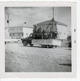 Parade de la St-Jean-Baptiste sur la 3e rue à Chibougamau