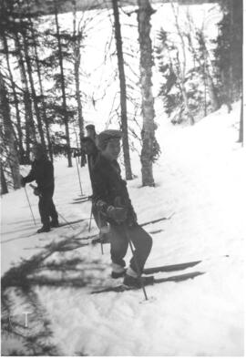 Ski de fond sur le bord du lac Gilman.