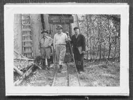 Ernest Oswald Douglas Campbell, Roy Robertson et inconnu à la mine Cedar Bay.