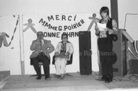 Groupe de personnes pour le départ de M. et Mme Poirier de Lebel-sur-Quévillon