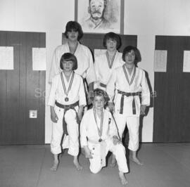Gagnants de la compétition de judo avec leurs médailles à Val-D’Or