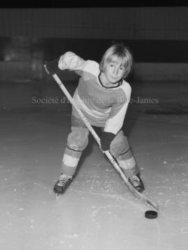 Jeune joueur de hockey à Lebel-sur-Quévillon