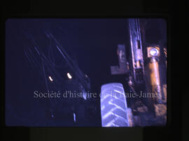 Sous terre à la mine Campbell. Foreuse.