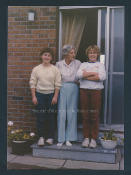 Famille Bidgood à Grimsby, Ontario : Alana, Nina, Sandy
