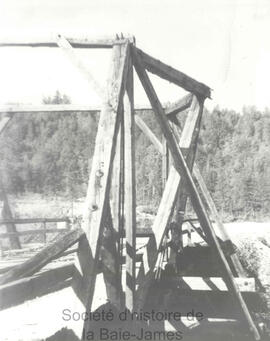 Pont dans le parc de Chibougamau