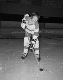 Jeune joueur de hockey à Lebel-sur-Quévillon