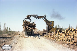 Machinerie à l’extérieur de l’usine Domtar à Lebel-sur-Quévillon