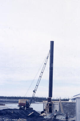 Hamel crane hoisting pipe.