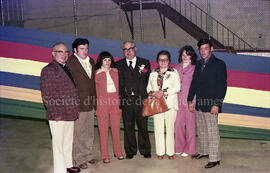 Groupe de personnes pour le départ de M. et Mme Poirier de Lebel-sur-Quévillon