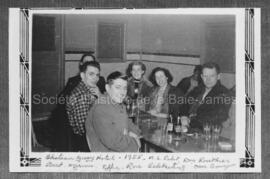 M.L. Pilot, Don Routhier, Bert, Marion, Elfie, Ron et Don Bouzan lors d’une fête à l’hôtel Châtea...