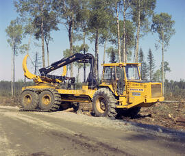 Machineries de Domtar en forêt à Lebel-sur-Quévillon