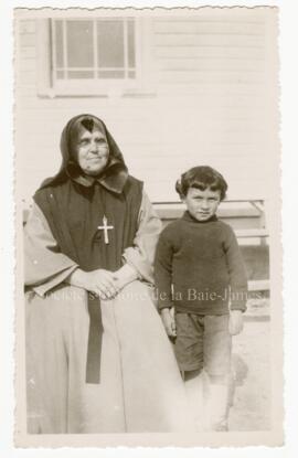 Soeur Alexandra et Gabriel Gillies.