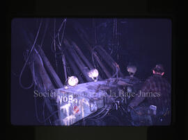 Sous terre à la mine Campbell. Operateur foreuse.