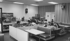 Salle à manger dans le restaurant aux Quatre à Lebel-sur-Quévillon