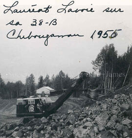 Lauréat Lavoie sur sa 38-B Chibougamau.
