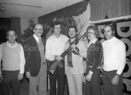 Groupe de personnes à la soirée du festival de l’orignal [de Val-d’Or?]