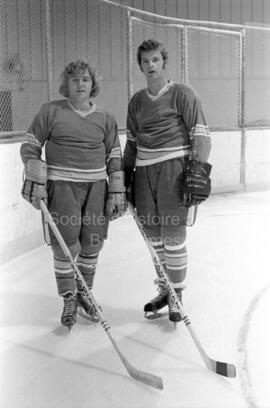 2 joueurs de Hockey du Domtar de Lebel-sur-Quévillon