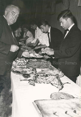 Yvon Gauthier lors d'un banquet.