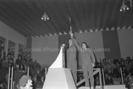 Groupe de personnes aux finales des Jeux du Québec à Chapais