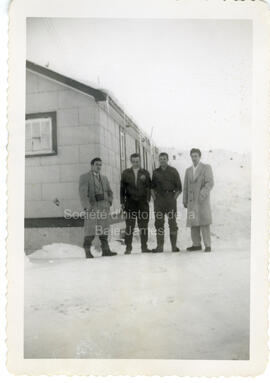Quatre hommes [non identifiés] à Chibougamau