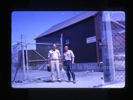 Mine Campbell. Evan Lowe (à droite)