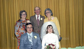 Mariage de Ginette Frenette et Jeff Butler accompagnés leurs invités à Lebel-sur-Quévillon