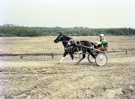 Gens pratiquant l’équitation sur la piste Selker à Lebel-sur-Quévillon