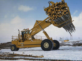 Machinerie Raygo Wagner avec un voyage de bois à la scierie Domtar de Lebel-sur-Quévillon