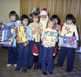 Enfants de Ben Lepage avec le Père-Noël à Lebel-sur-Quévillon