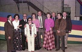 Groupe de personnes pour le départ de M. et Mme Poirier de Lebel-sur-Quévillon