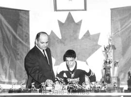 Jean-Paul Lanctôt, et un membre de l’équipe de hockey du frère Clément Larose