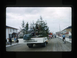 Parade de la St-Jean Baptiste sur la rue du Couvent. Fanfare