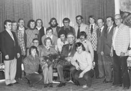 Groupe de personne au départ de M. Silfrid Fortin de Lebel-sur-Quévillon