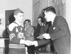 Membre de l'équipe de hockey du frère Clément Larose, commanditée par la mine Campbell.