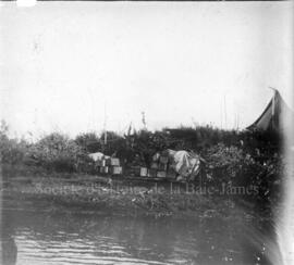 Campement et matériel de l'expédition