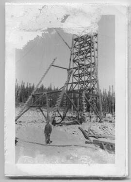 Début de la construction du puits de la mine Jaculet en 1956.