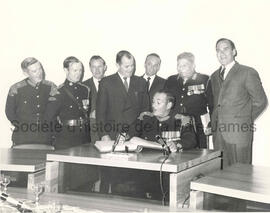 Signature du Livre d'or du Lieutenant Colonel Roland Croteau.