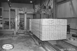 Intérieur de la scierie Domtar à Lebel-sur-Quévillon