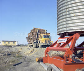 Machinerie de Domtar en forêt à Lebel-sur-Quévillon