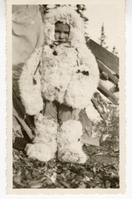 Enfant cri en habit de lièvre [mission catholique d’Albany?]